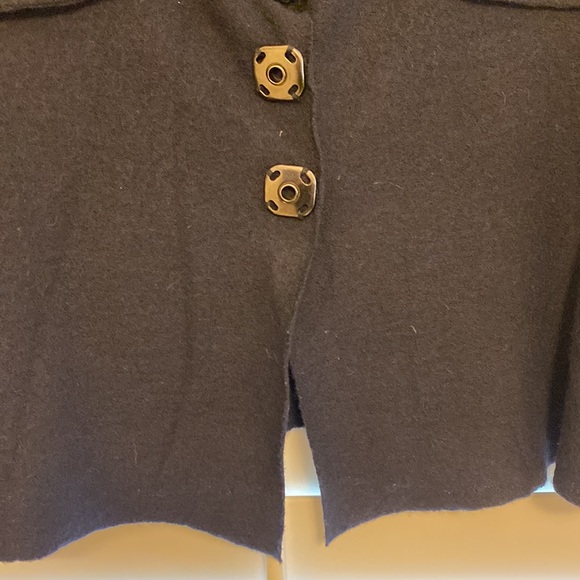 Cute trendy navy blue short sleeve jacket the color does not show well - Picture 3 of 4